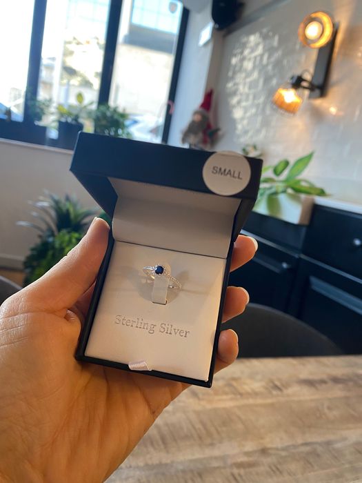 Сребърен пръстен със син камък