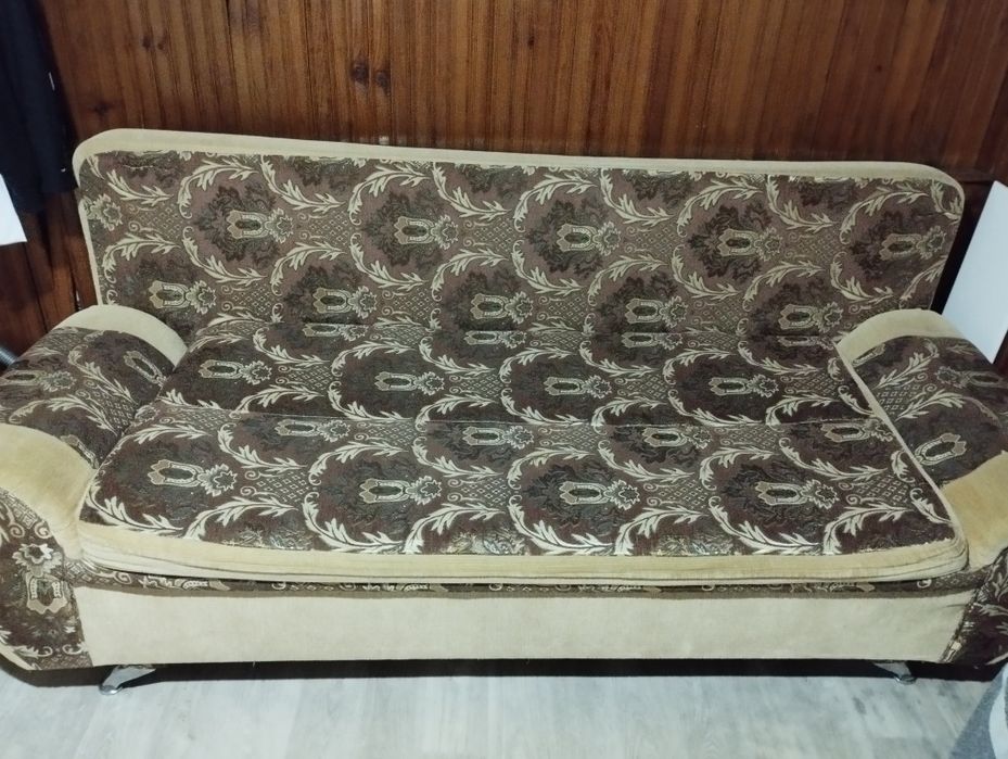 Продам диван в хорошем состояний.