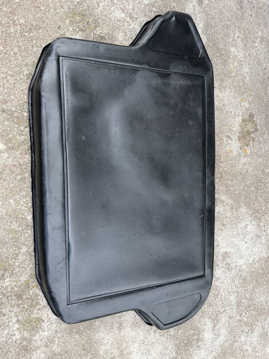 Продавам стелка леген за богажник на HONDA CRV 2005г