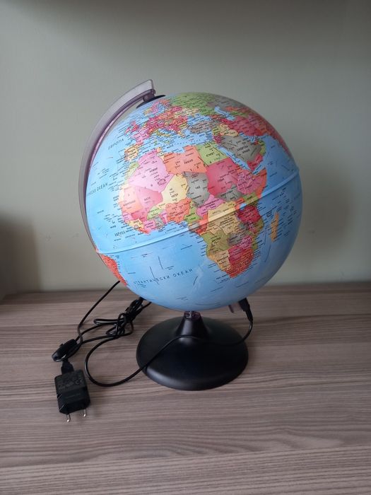 Нов глобус на български език, Светещ