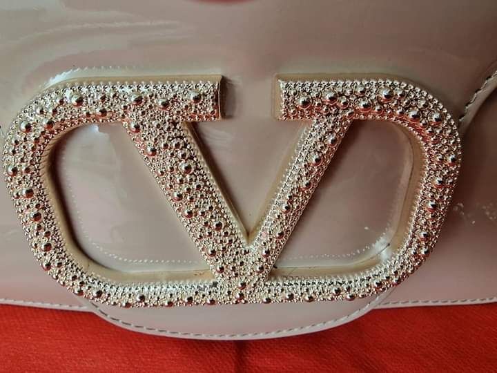 Geanta nude Vltn, Italia  logo metalic auriu, saculet inclus