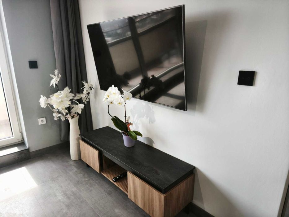 Двустаен, изцяло южен апартамент с панорамна гледка към езерото