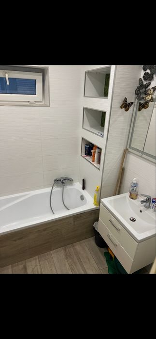 Apartament 3 camere si garaj Str Tilisca