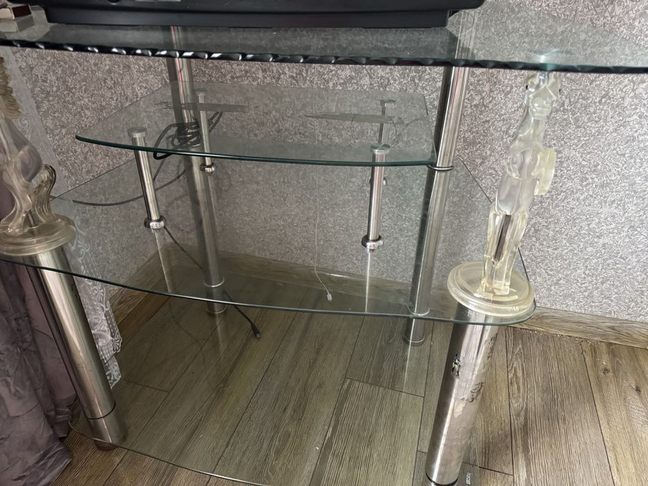 Стеклянная подставка для телевизор