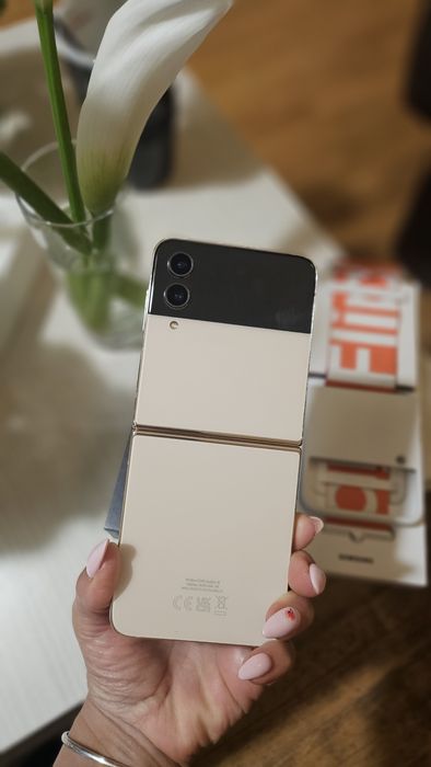 Samsung Galaxy Z Flip 4 ш Zflip 5