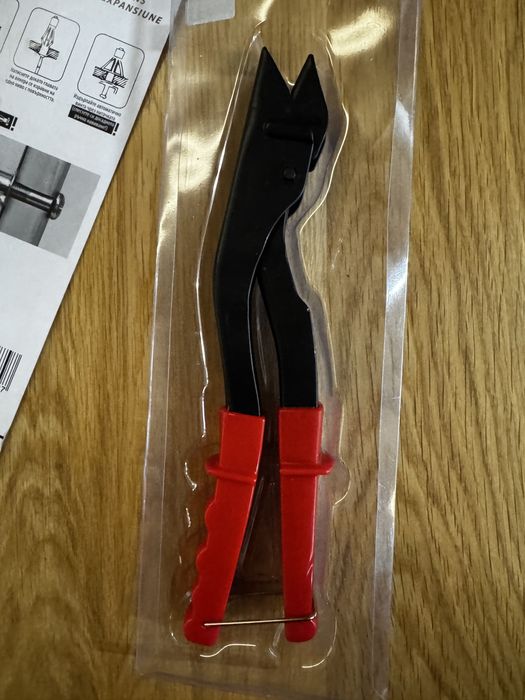 Клещи за метални дюбели за гипсокартон