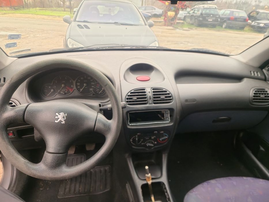 Пежо 1.4 безнин НА ЧАСТИ