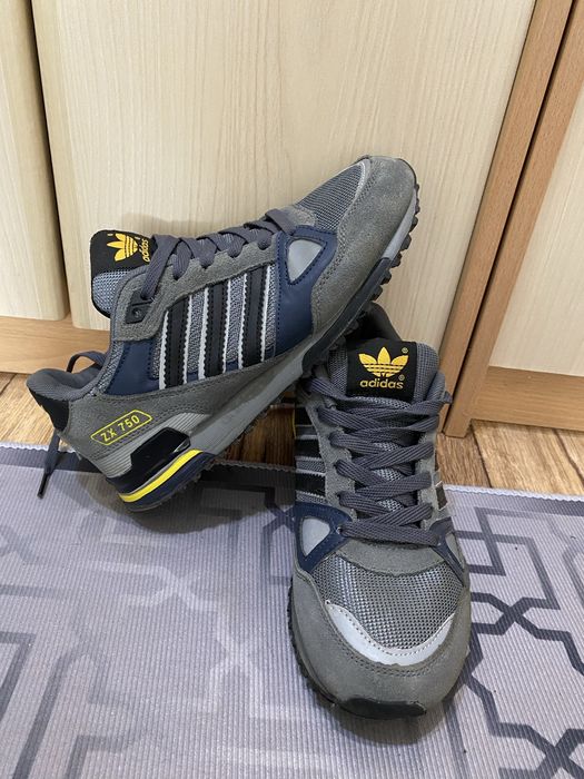 Кросовка Adidas zx750