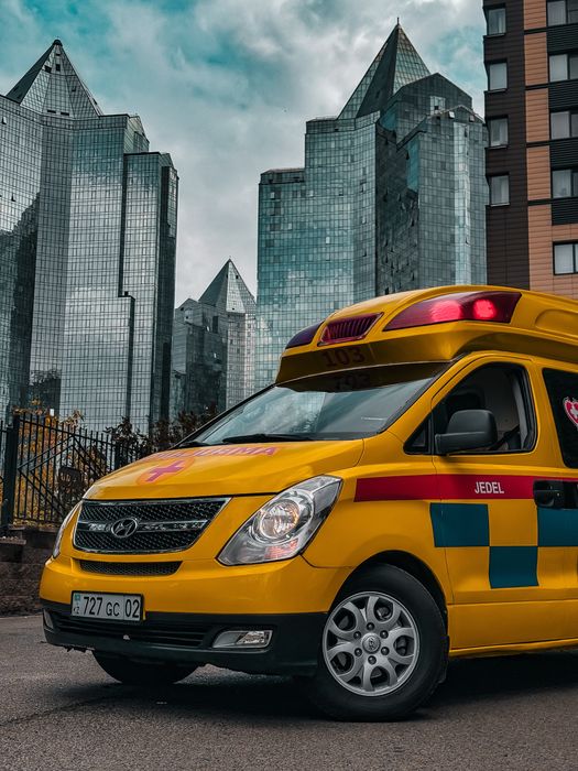 Перевозка (транспортировка) лежачих больных. Бригада скорой помощи