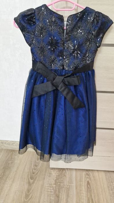 Платье нарядное на 5-7 лет