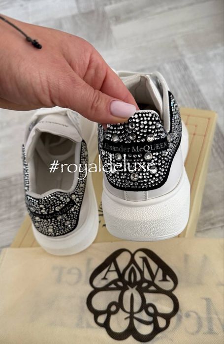 Adidasi dama McQueen