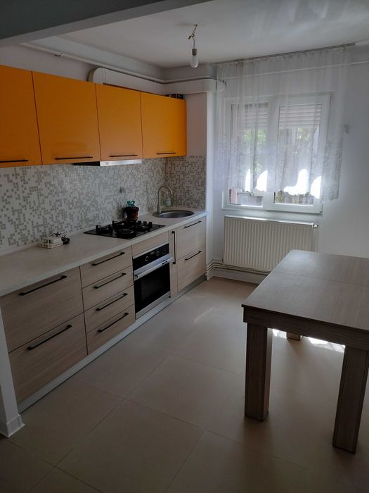 Apartament 3 camere de vanzare