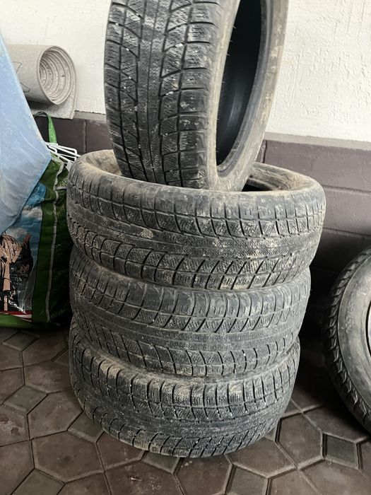 Продам зимние шины 215/60/16