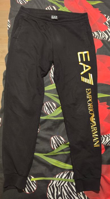 Emporio Armani панталони EA7