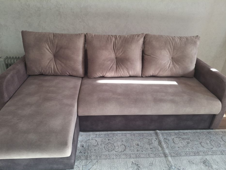 Диван  угловой  как новый