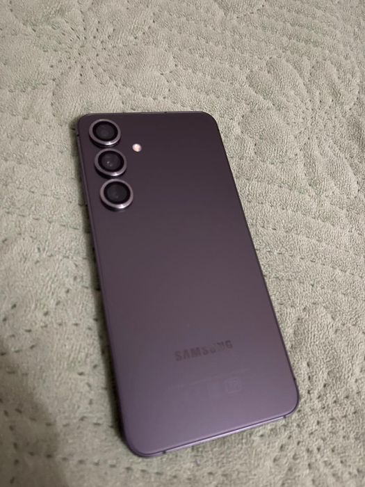 Samsung  S24 8/128