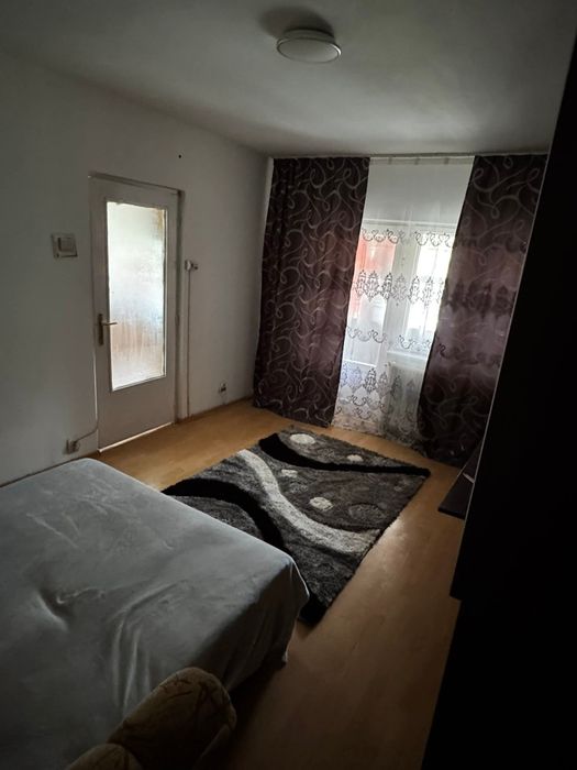 Închiriez garsonieră