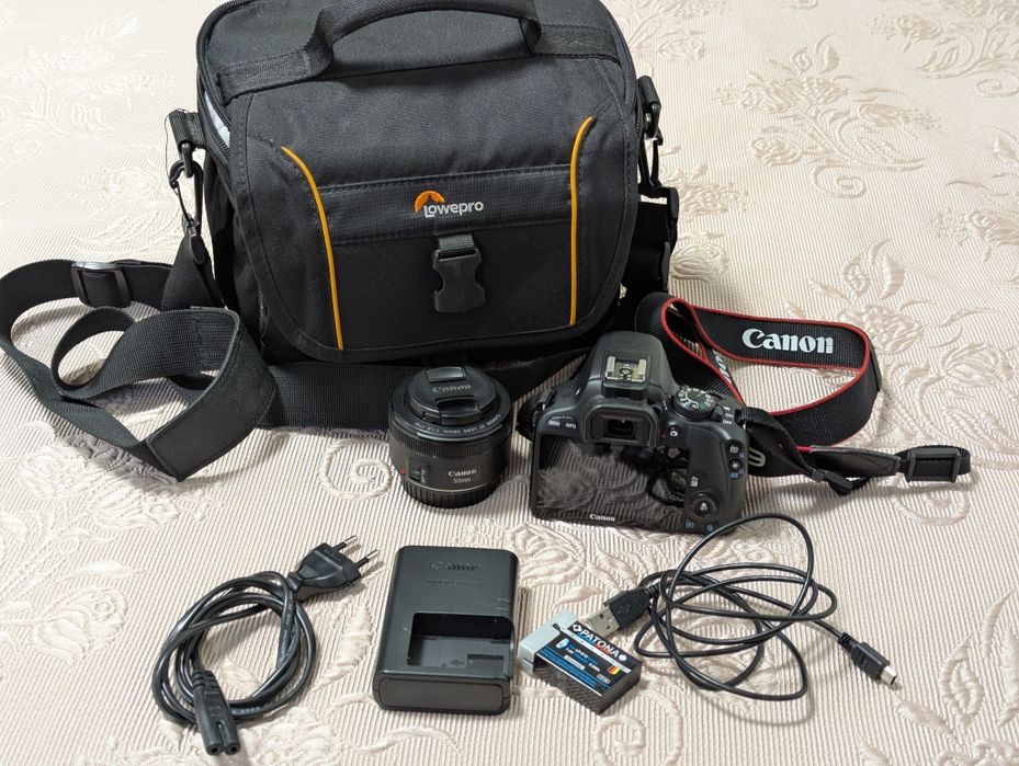 Canon eos 100D / obiectiv 50 mm f1.8/ impecabil