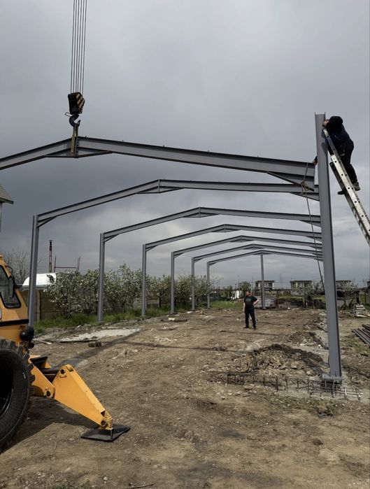 Vand hale si structuri metalice cu montaj sau fara