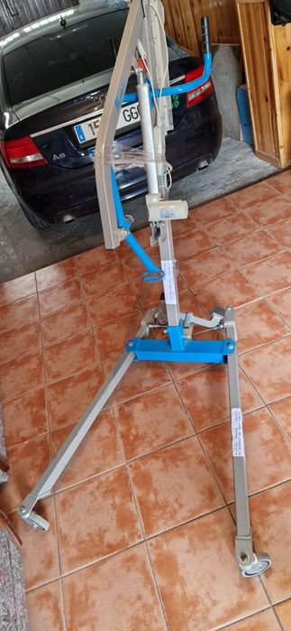 Grua electrica pentru persoane cu dizabilități