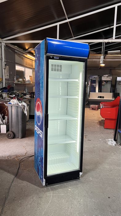 Vitrina frigorifica verticala Ugur cu o usa