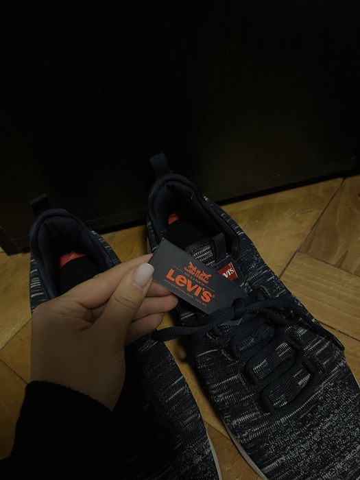 Adidasi Levi's 44