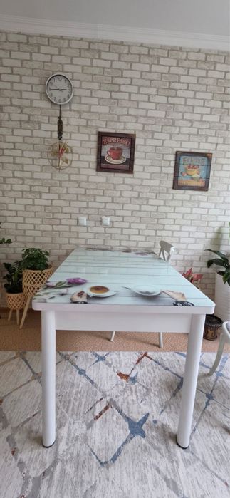 Стол со стульями