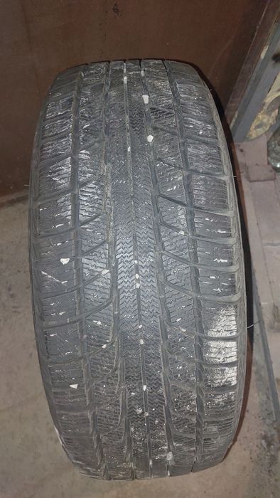 Продам шины зимние 235/60/18
