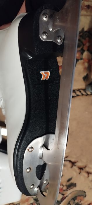 Продам коньки 39 размер