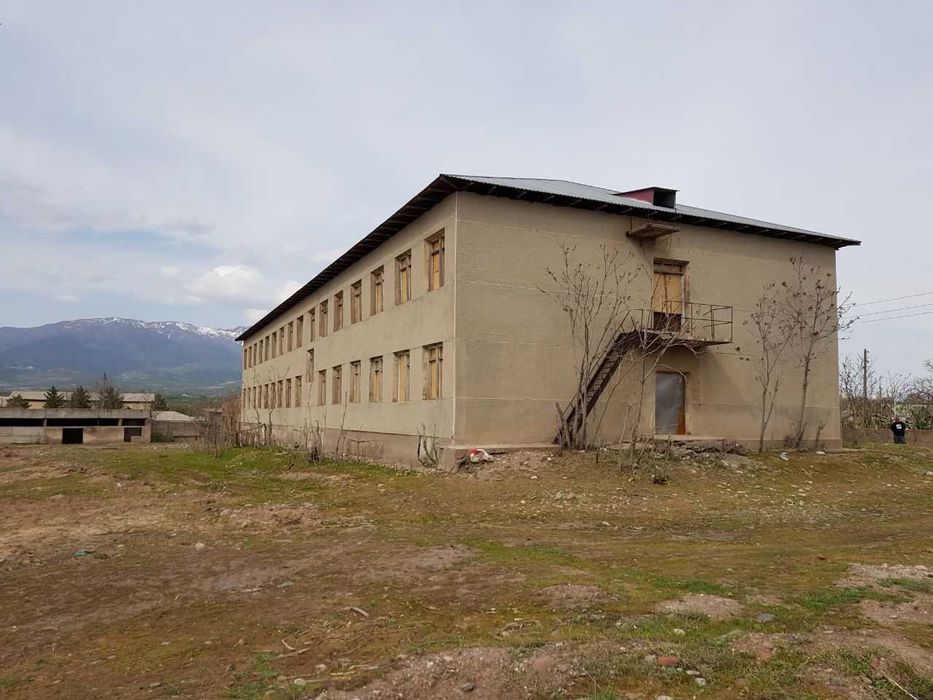 Продается двухэтажное здание с участком  в Бостанлыкском районе