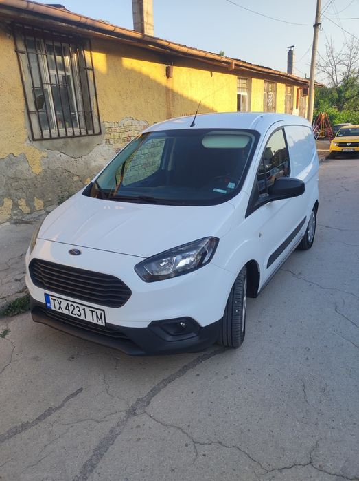 Продавам Форд транзит куриер 2019г.Бензин.
