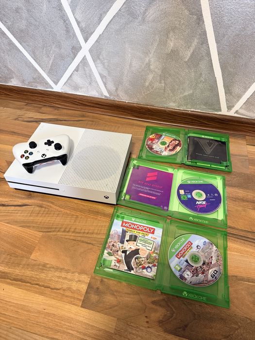 Vand Xbox one S 1Tb+ 3 jocuri