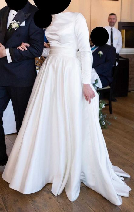 Doua Rochii de mireasa, simple, elegante pentru un moment unic în viața