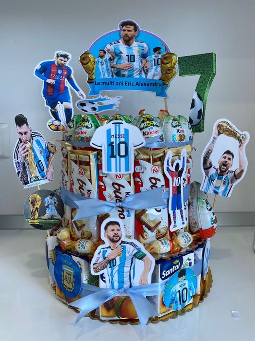 Tort din dulciuri ambalate