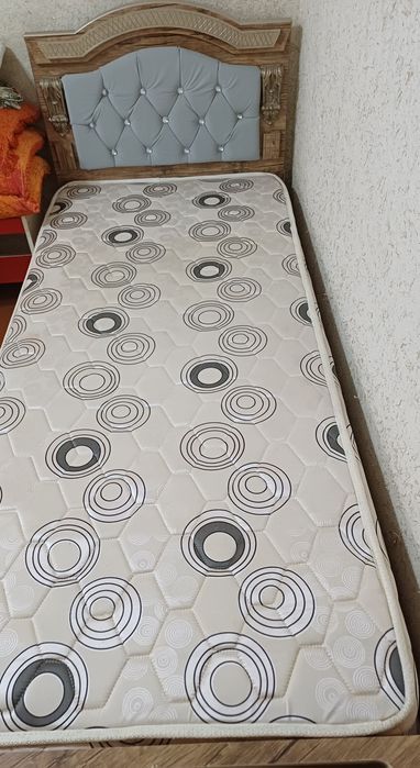 Зудлик билан 1 кишилик диван сотилади