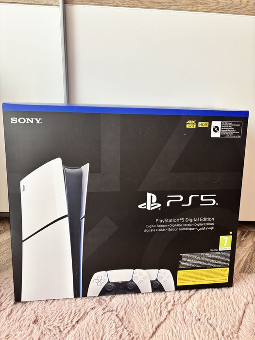 PS5 Slim Digital + 2-ри DualSense + FIFA.