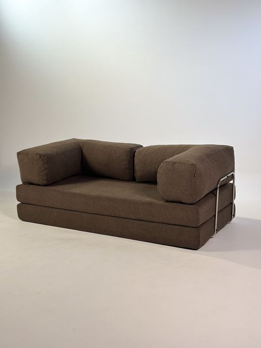 Бескаркасный диван для ежедневного сна