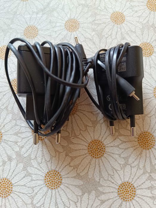 Продавам Nokia C3-00 + две зарядни