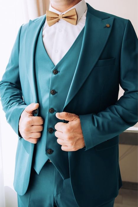 Стилен мъжки костюм