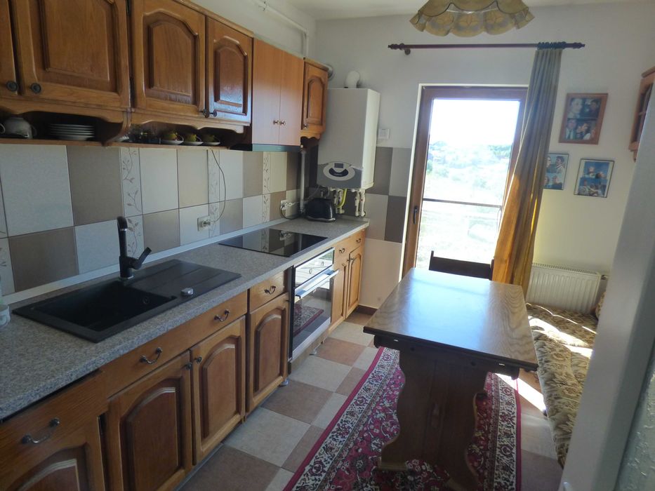 Vând aparatament 4 camere suprafata construita 105mp