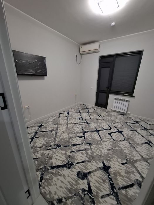 Sotiladi. 2 xona 4 etaj. Barcha jihozlari bilan.