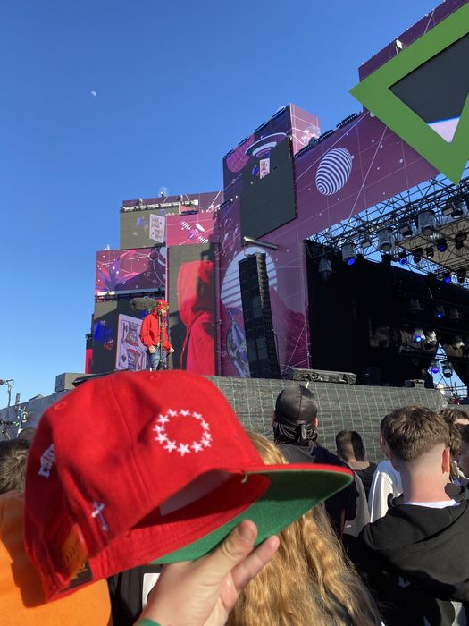 Sapca lui berechet prinsa la concert beach please 2023