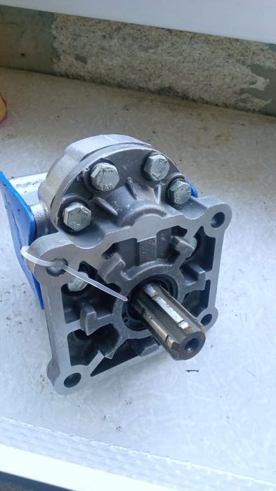 Продам гидравлический насос