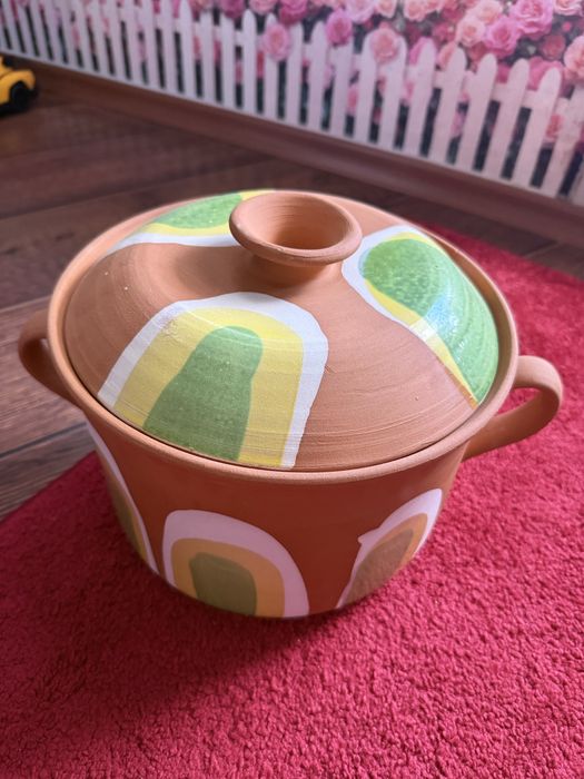 Глинен съд (гювеч) с капак 26 см – ръчна изработка, нов