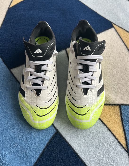 Vând ghete de fotbal Adidas Predator