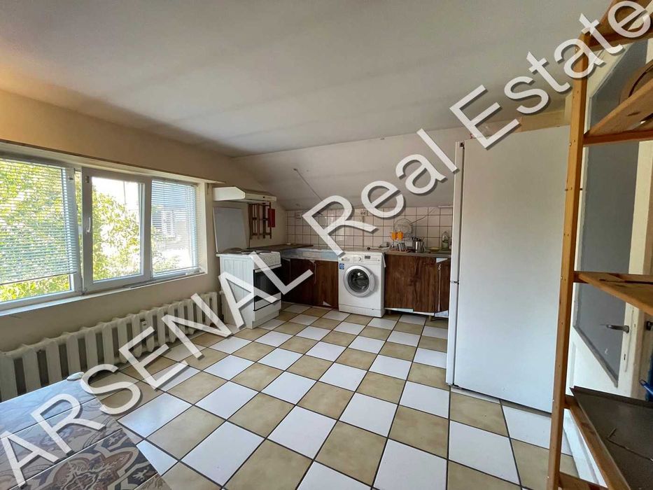 Дава се под наем Етаж от къща в София, Център - 126 кв.м за 500 € - Снимка #2