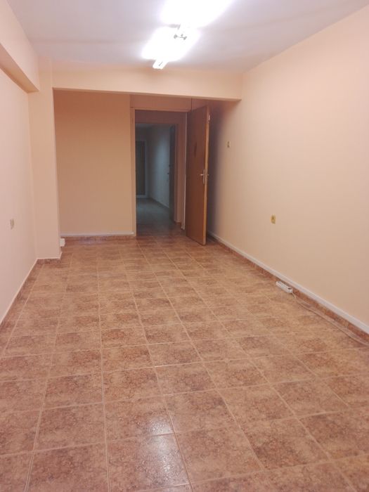 Дава се под наем Магазин в Благоевград, Идеален център - 40 кв.м за 229.5 € - Снимка #1