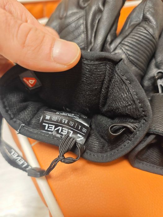 Ски ръкавици, Брутални Яки Level Rexford