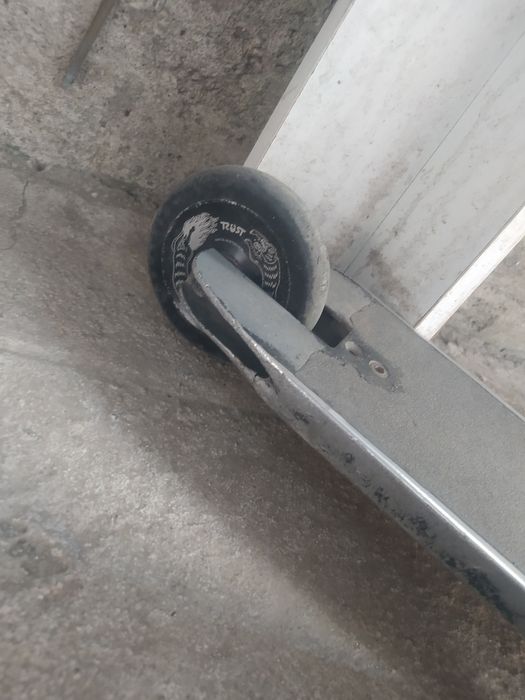 Продам велосипед и трюкавой самокат