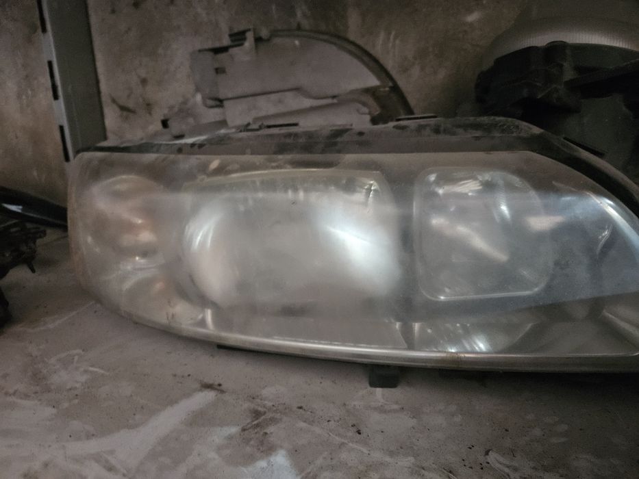 Десен фар за Volvo Xc70 2007г.